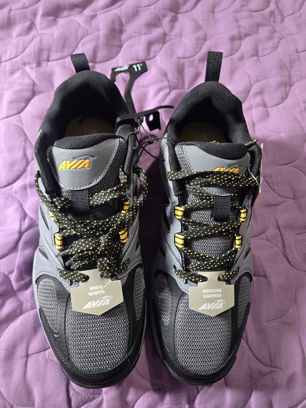 AVIA Men's Wide Width Gray and Black Walking Shoes